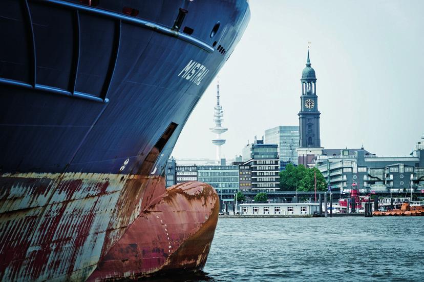 GREAT PROSPECTS Dynamic location THE NORTH GERMAN ECONOMY Hamburg: the metropolitan area and beyond. A port city on the water, a tourism centre and northern European transport hub.