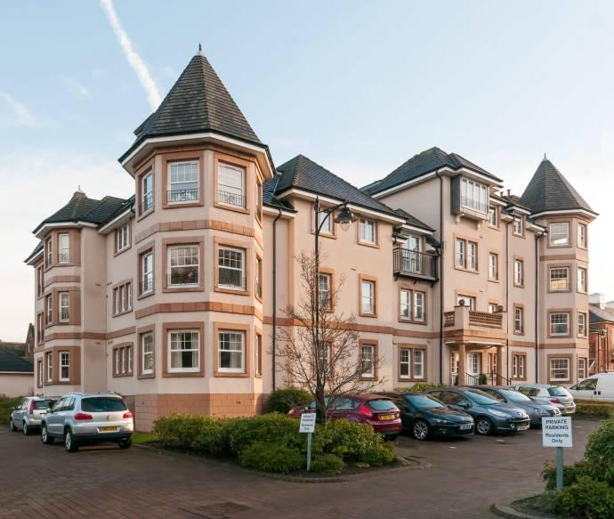 101 An impressive, well proportioned three bedroom top floor flat forming part of an exclusive modern development located in the popular Greenbank district of Edinburgh.