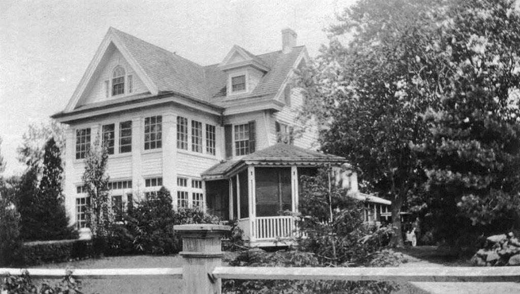 1910 photograph of the Edmund Bartlett-Captain Zebedee Rockhill House (above) This view shows the addition