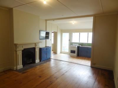 WEST END 4/129 Hardgrave Road AVAILABLE NOW $290 PW/ $1,160 BOND 4/129 Hardgrave Road, West End This very spacious, freshly painted unit with timber floors throughout and off street car parking is