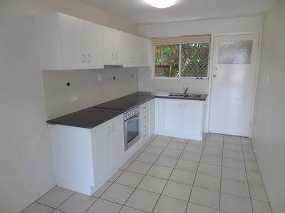HIGHGATE HILL 1/42 Colville Street AVAILABLE NOW $370 PW/ $1,480 BOND 1 1/42 Colville Street, Highgate Hill Unfurnished 2 bedroom unit with air conditioned, tiled living area, internal laundry with