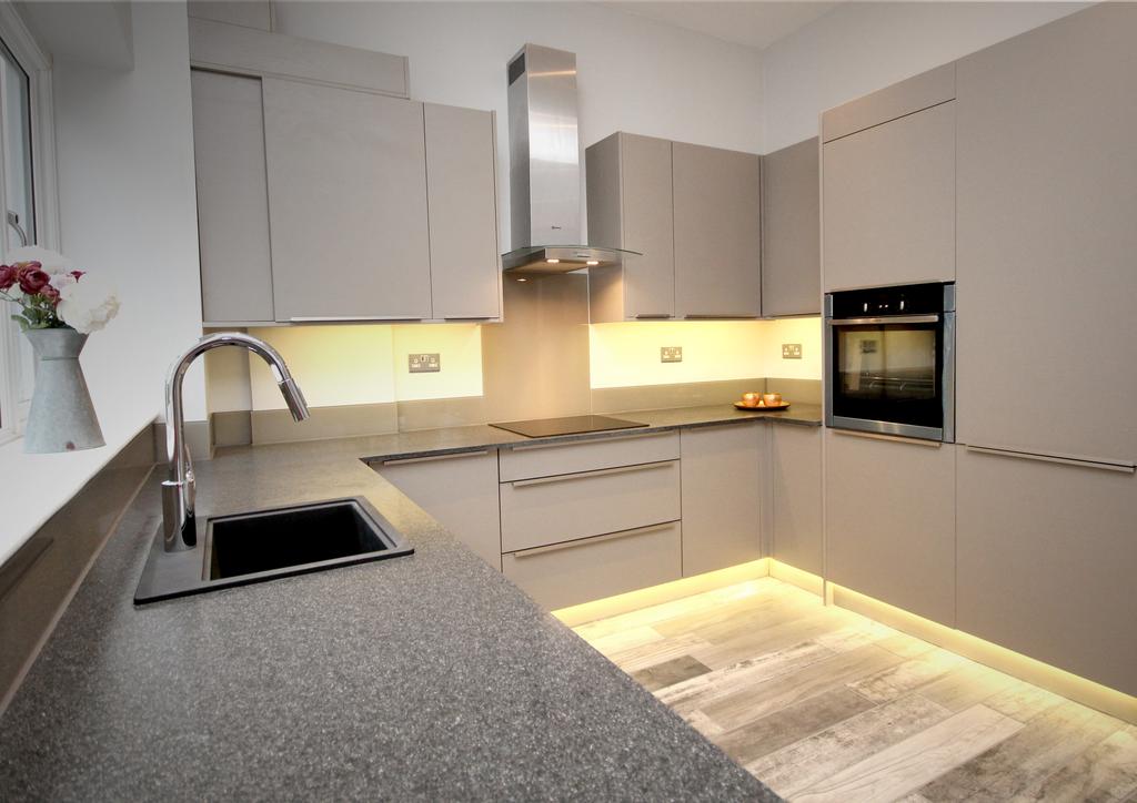 Kitchens Individually designed kitchens by Sheraton, with soft close doors and drawers Solid quartz worktops with glass splashbacks