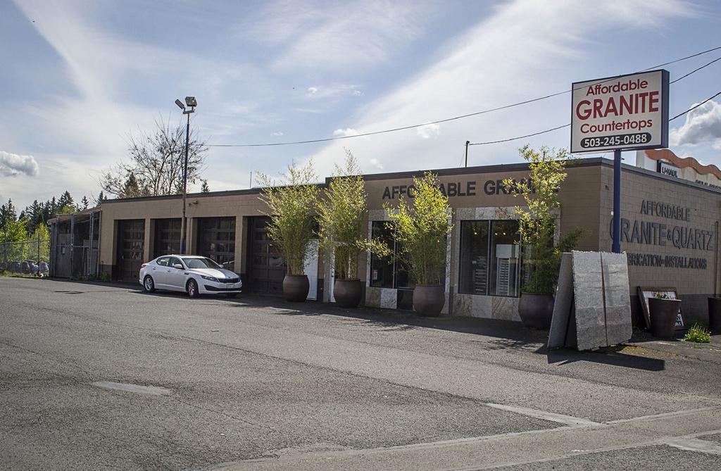 LEASING RETAIL SPACE AVAILABLE - on - HIGHWAY 99W NEAR HWY