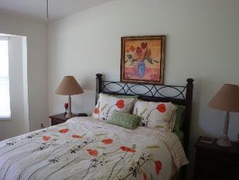 Nicely decorated, fresh paint and furniture! Cable and Wireless Internet are provided.