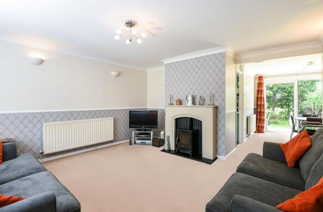 Brendans Close, Hornchurch, RM11 3UL This detached family home located in a quiet road, only a 2 minute walk from Hornchurch High Street with a wide choice of shops, restaurants, coffee shops, and