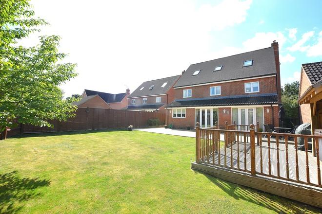 immaculately presented 6 bedroom detached