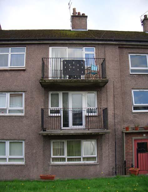 Key Features Working with the Site Tenement refurbishment Four and three storey tenements (42 flats in total) of no fines construction, built in 1956 for SSHA, were transferred to Bellsmyre Housing