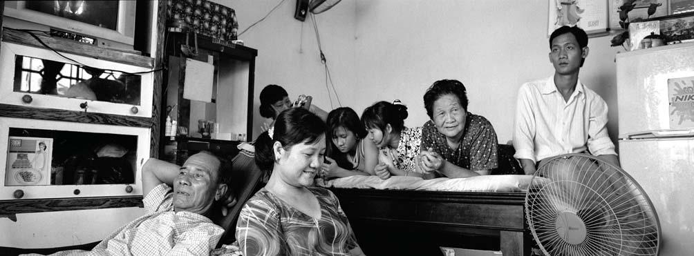 Pacific News Pictures: Migrants in Ho Chi Minh City/Vietnam Laurent Weyl [laurentweyl@wanadoo.fr] is a professional photographer who started this B&W work about Ho Chi Minh City (HCMC) in 2001.