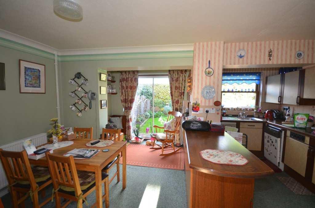 OPEN PLAN KITCHEN/DINER DINING AREA 9' x 13' (2.74m x 3.96m) Double central heating radiator.