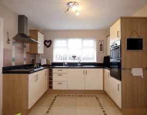 921m) Having a range of modern cream, fitted base and wall units with contrasting roll edge work surfaces, one and a half acrylic sink unit, integrated double oven, 4 ring gas hob,