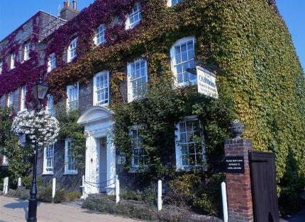 storey period property located in the historic market town of Wickham in Hampshire.