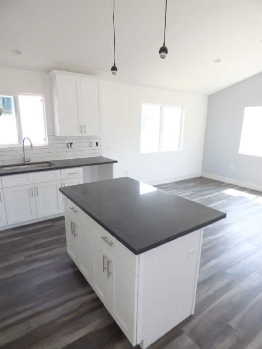 OFFERING SUMMARY 6732 Irvine is a stunning new construction fourplex that was fully leased up (subject to C of O) in record speed at market rents, making for a real 5.66% cap rate.