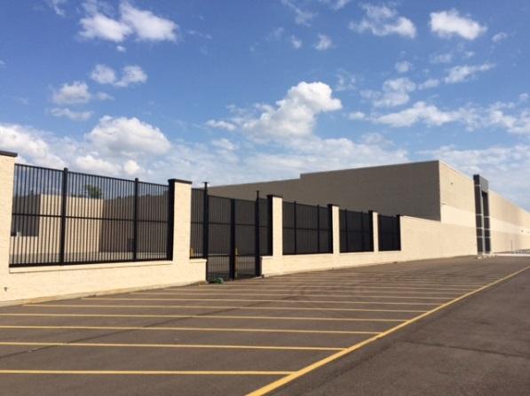 FOR SALE / LEASE 12100 Inkster Road Redford, Michigan Secured screened storage area Warehouse with