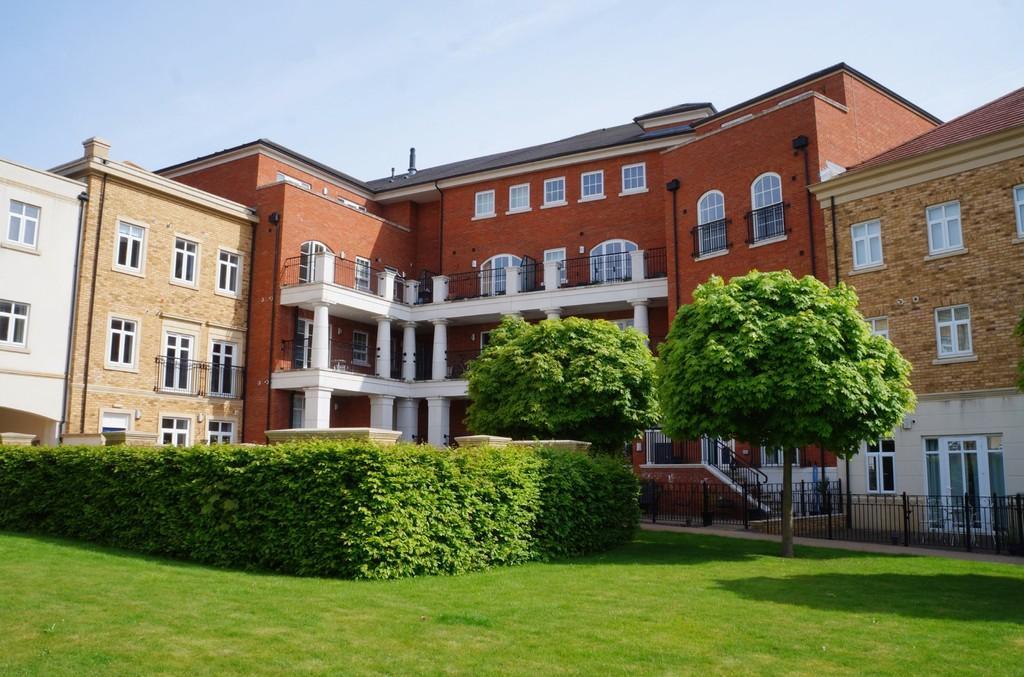 20 Sovereign House, Dickens Heath 175,000 Leasehold First Floor Apartment Open Plan Living/Kitchen/Diner 2 Bedrooms &