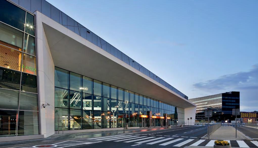 Warsaw Chopin Airport Location: Warsaw, Poland Client: PPL Total Area: 150,000 sqm Completion Date: 2015 12M The project contemplates a complete refurbishment of the old terminal 1 and a new Terminal