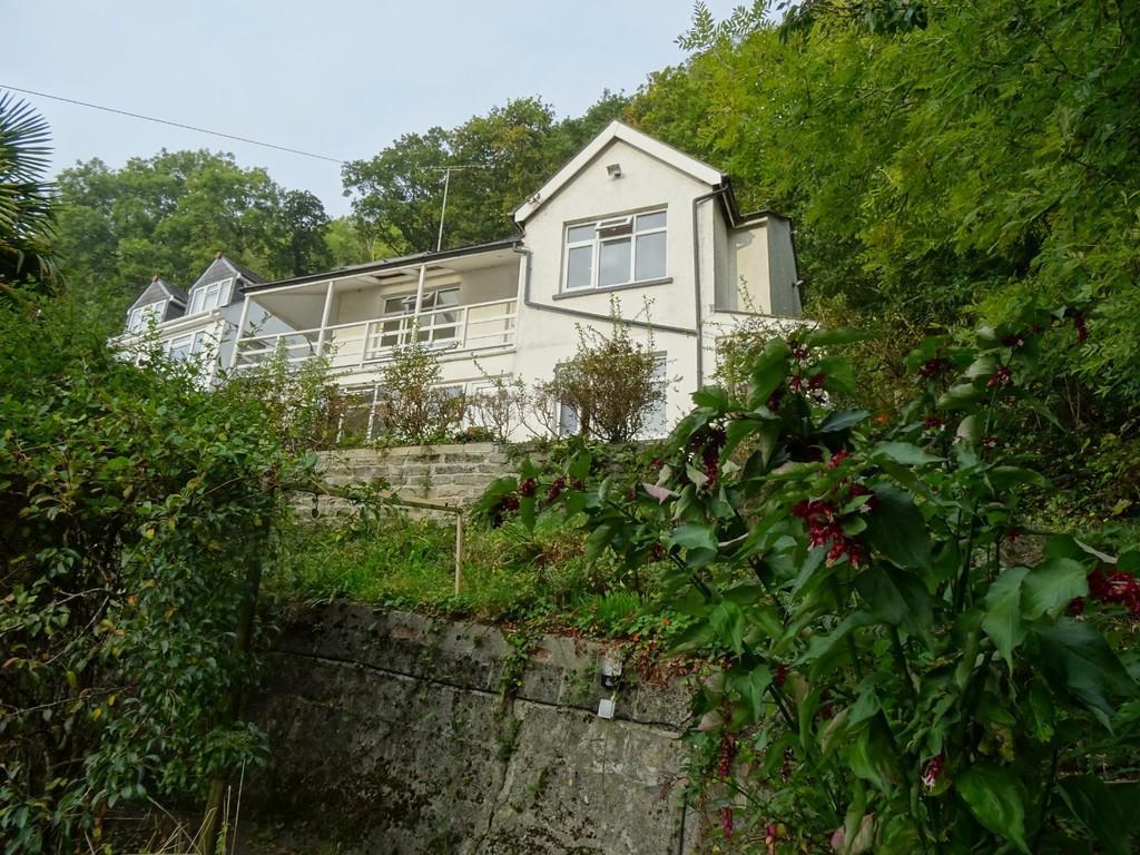 BEACH & COUNTRY PARK 500 METRES, ST GERMANS 6 MILES, PLYMOUTH 15 MILES, LOOE 5 MILES Only 500 metres from the beach and countryside park, a spacious detached family house with fine sea views.