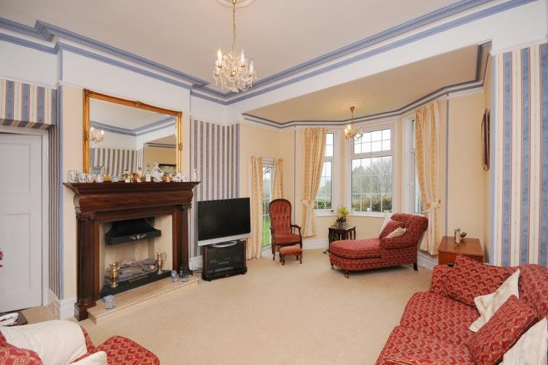 Description Located literally within putting distance of Torquay Golf Course is this spacious detached family residence.