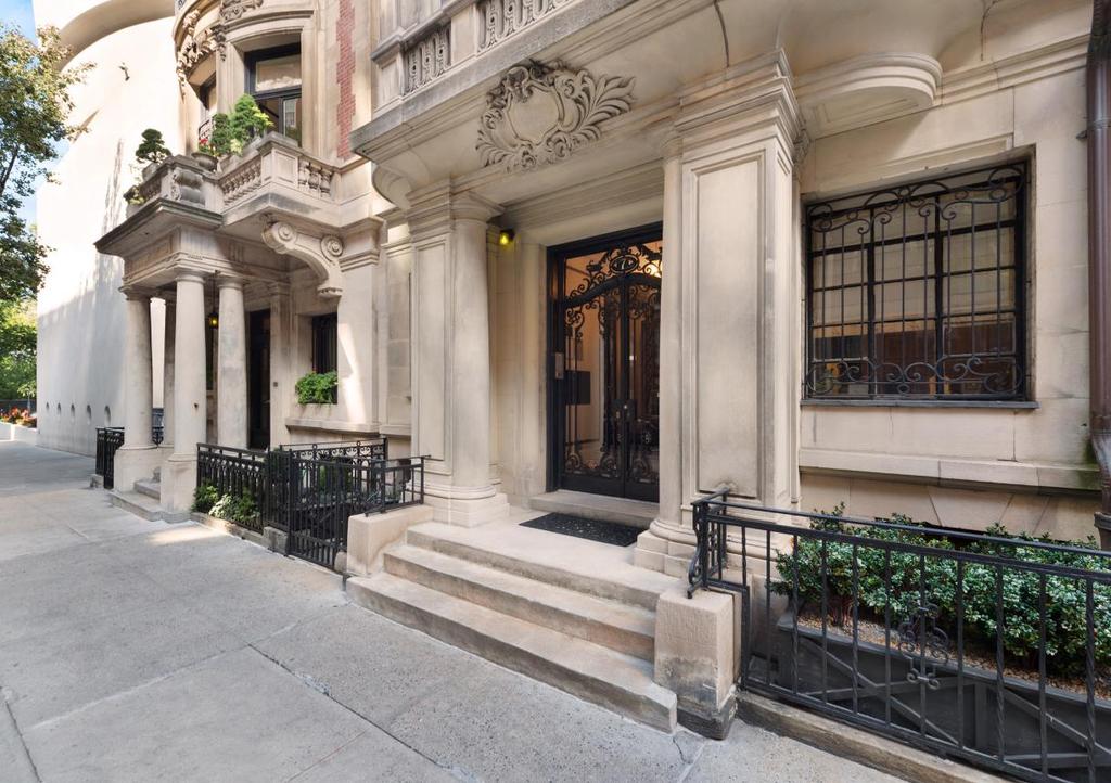 7 EAST 88TH STREET Beaux-Arts Style Townhouse Located Just Off Museum Mile Asking Price: Upon Request Architecture Built in 1903 to designs by the architectural firm Turner and Killian, 7 East 88th