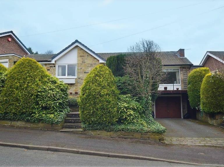 Clough Park Fenay Bridge Huddersfield HD8 0JH A TWO/THREE BEDROOMED, DETACHED, TRUE BUNGALOW LOCATED IN THE HIGHLY DESIRABLE AREA OF FENAY BRIDGE ENJOYING A PICTURESQUE OUTLOOK OF WOODLAND AND BEING