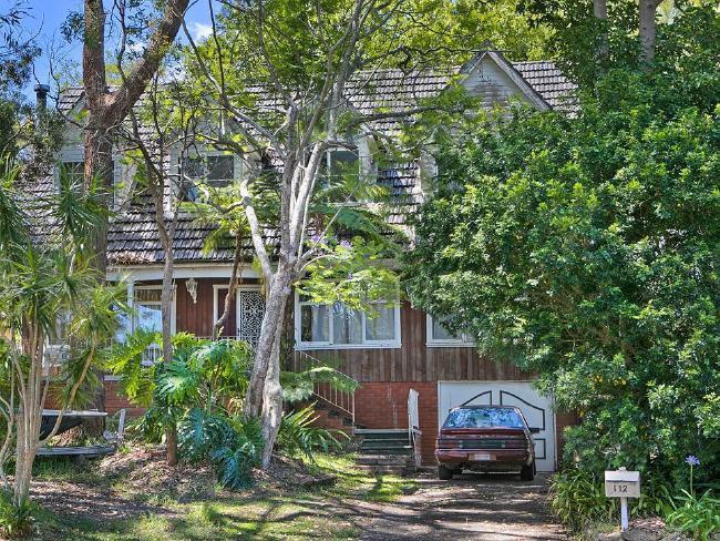 112 Central Rd, Avalon Beach sold for more than the guide.source:supplied Shores sales agent Elle Taylor and principal Stephanie Hammond were behind the novel approach to selling the property.