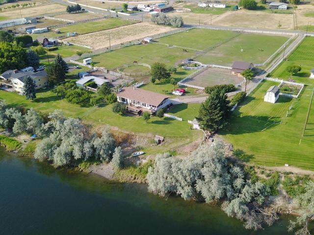 3968 RIVER VISTA DRIVE Sub Area South Thompson Valley Current Price $769,900 Style Bungalow Title Freehold Taxes $3,088 (2017) MLS 141942 Original Price $769,900 Age of Dwelling OT Zoning CR-1 DOM 63