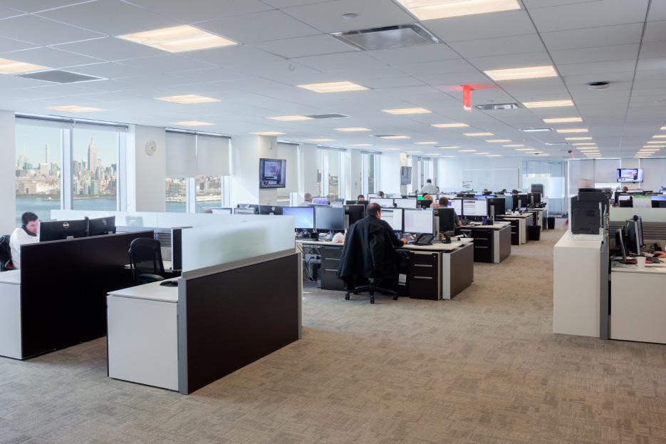 Typical High Density Plan HUDSON STREET DW REF DW REF Availability IT ROOM COPY/ WORK 3 Second Street at Harborside, an 18-story, 594,030 SF Class A tower, features office suites on individual floors