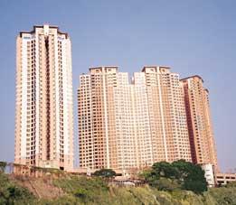 Review of Operations Highland Park, Kwai Chung As of March 1999, 10,446 Sandwich Class Housing flats were completed among the 12,066 planned and 1,193 Sandwich Class Housing flats at Highland Park in