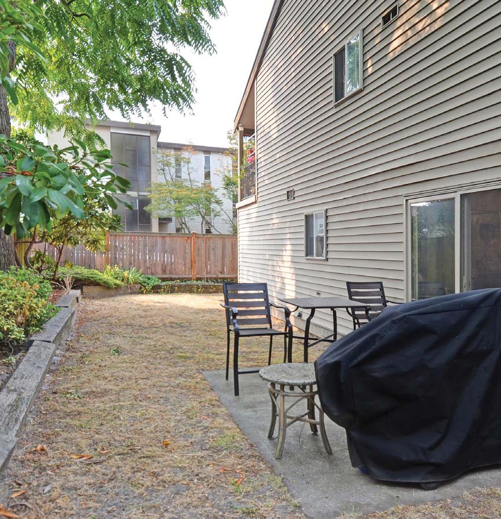 INVESTMENT HIGHLIGHTS Walk Score of 98 Large townhome style two bedroom units Washer/Dryer and laundry room in unit 3 off-street parking spaces (2 covered) Individual decks and large fenced