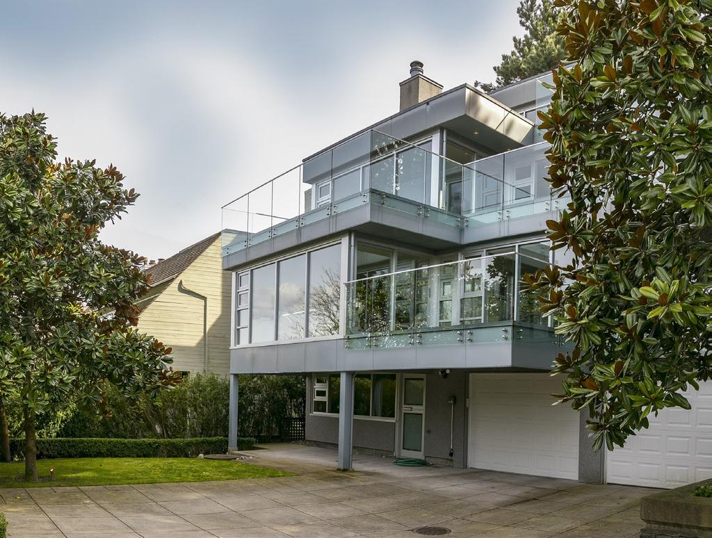 CANADA $8,500,000 CAD VANCOUVER, BC Originally completed in 1981, this home was completely rebuilt in 2002 using the highest quality materials and finishes.
