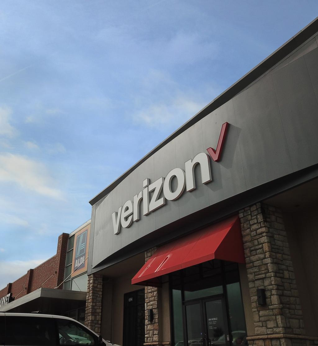 Verizon Single Tenant Leased Investment 694 Alta Mere Dr, Fort Worth, TX $1,195,000 Actual location 6.
