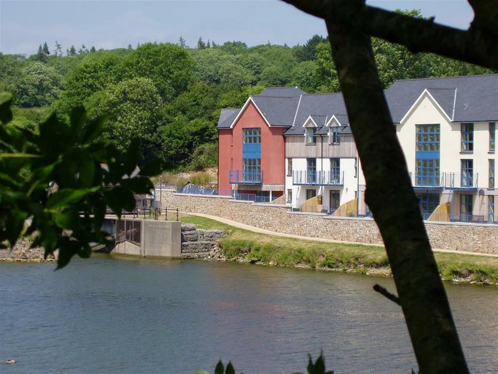 LOCATION The property is superbly located in the historic town to Pembroke, alongside the mill pond with beautiful views over the impressive Pembroke Castle.