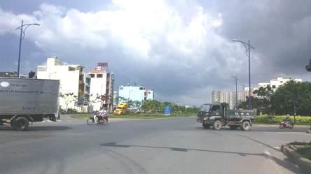 The junction of Nguyen Thi Dinh street and Dong Van Cong road where the OTL crosses