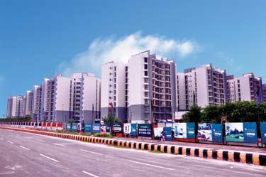 Succeeded Omaxe Grandwoods, Noida Located on a very lucrative and accessible Sector 93B, Noida Expressway.