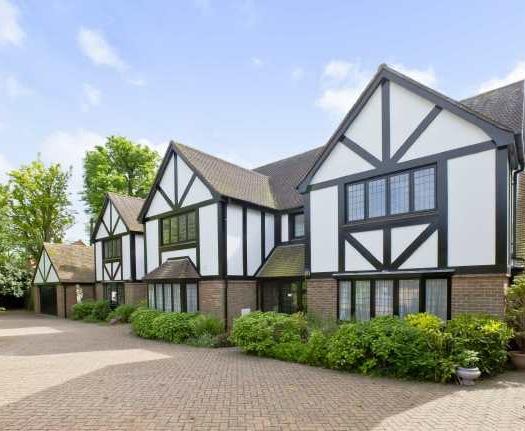 Price 1,595,000 Freehold Elliotts are delighted to offer this