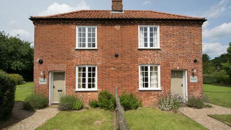 National Trust Cottages Access Statement Bureside 92, Itteringham Common Norfolk NR11 7AP Ref: 010006 Introduction Bureside is a characterful semi-detached cottage situated in a riverside setting in