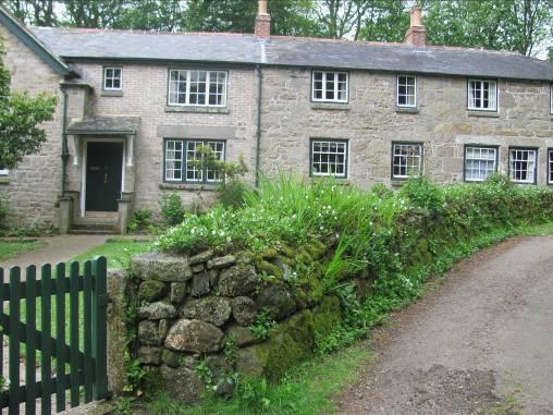 National Trust Cottages Access Statement Cottage Ref:011059 Nanceglos House Trengwainton PENZANCE Cornwall Introduction Nanceglos is a large, stone built house on the boundary of the garden at
