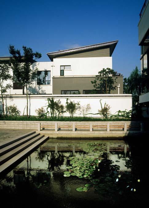Residential Projects - Shanghai Cambridge Watertown A development of 700 houses Located in Qingpu District, west of Shanghai; 25km from Hongqiao Airport Adjacent to ancient water town
