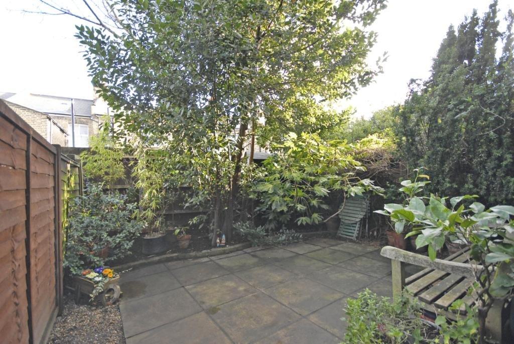 The property benefits from a super 22ft reception room with hard wood flooring and a well