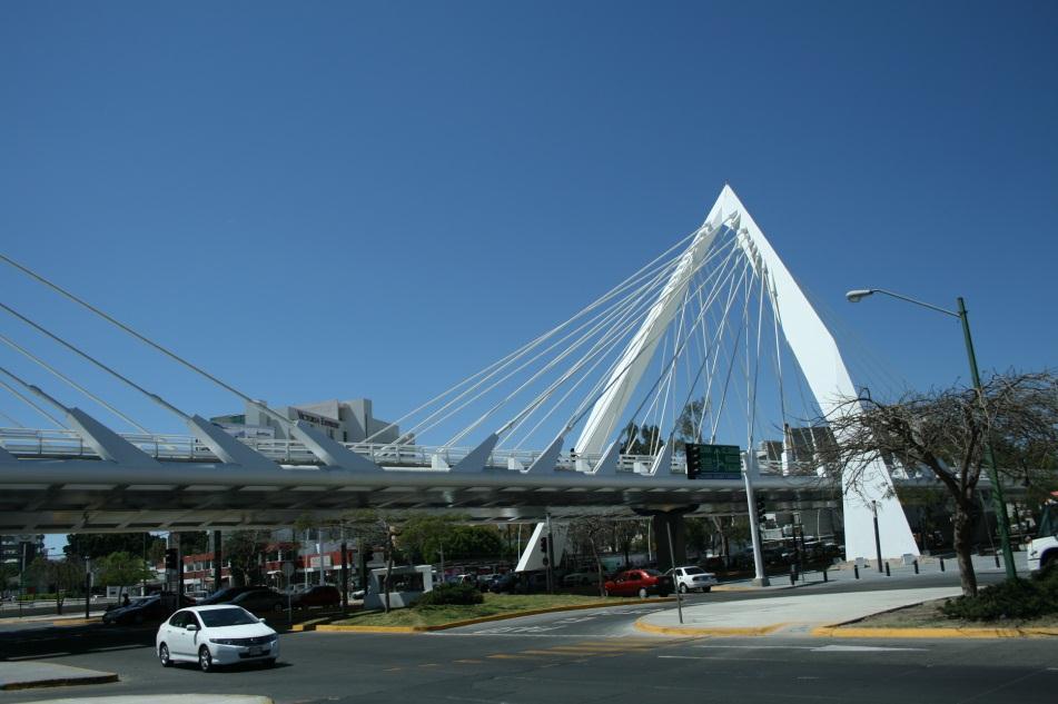 At the street level and below the bridge, the Jorge Matute Remus park was built, taking place over all the area the bridge released.
