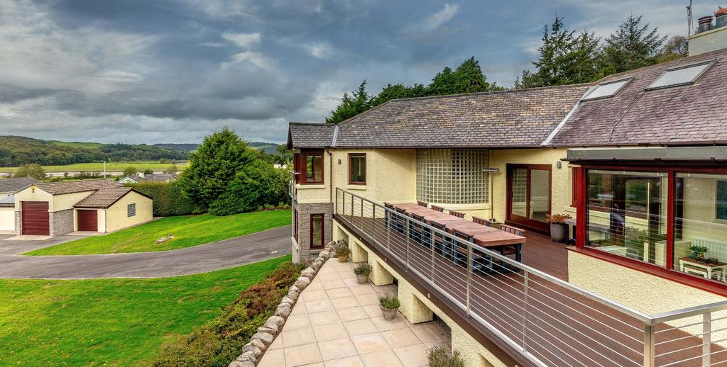 Amblesyde Merse Way Kippford Dumfries and Galloway DG5 4LH Dumfries: 18 miles Glasgow Airport: 101 miles Edinburgh Airport: 115 miles Impressive Modern Country Home With