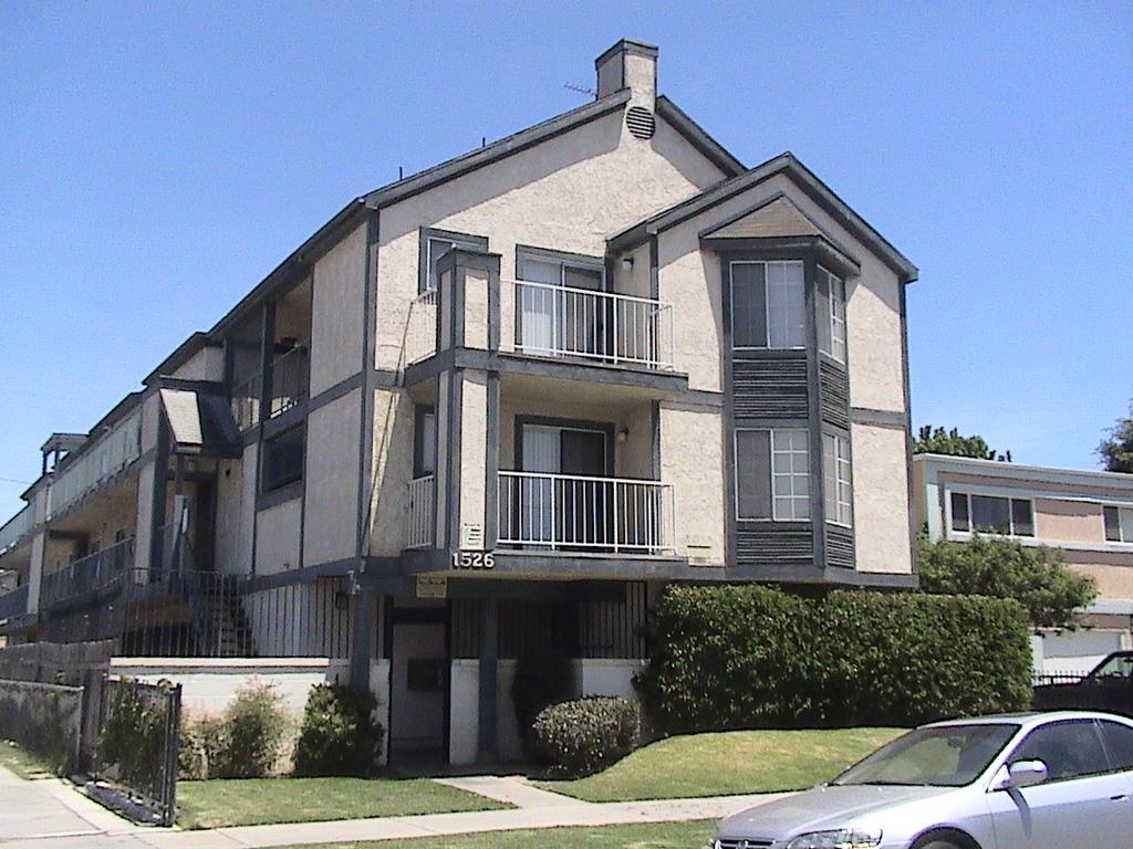 SALES COMPARABLES 9 Sale Date 3/28/2010 O'Connor Apartments 4470 Teralta Place San Diego, CA 92103 Sale