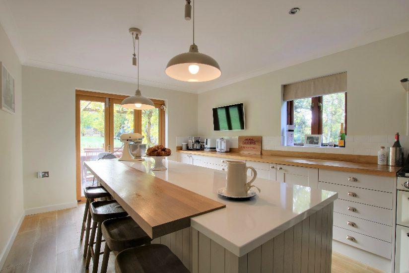 A modern four bedroom family home, built in 1998 with planning permission granted to create a fifth bedroom. The property sits within a generous plot totalling 1.