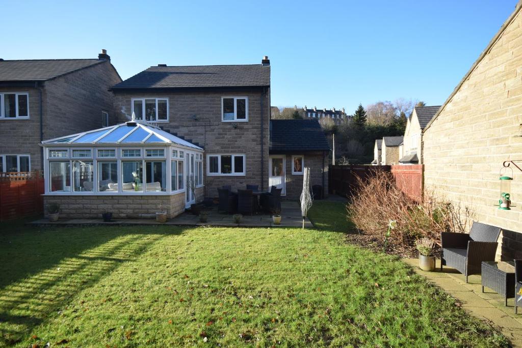 11 Brookwater Close Salterhebble Halifax A four bedroom detached family home