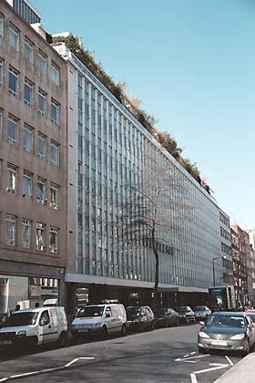 the Peter Jones building in Sloane Square of 1936 by William Crabtree. The treatment is similar to the Sanderson building. Fig. 4.