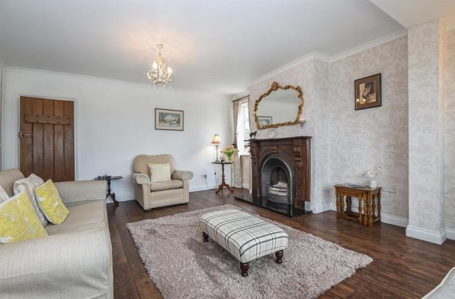 Both properties are well presented throughout and are ideal for two families coming together or for the potential to have a holiday cottage (subject to necessary permissions).