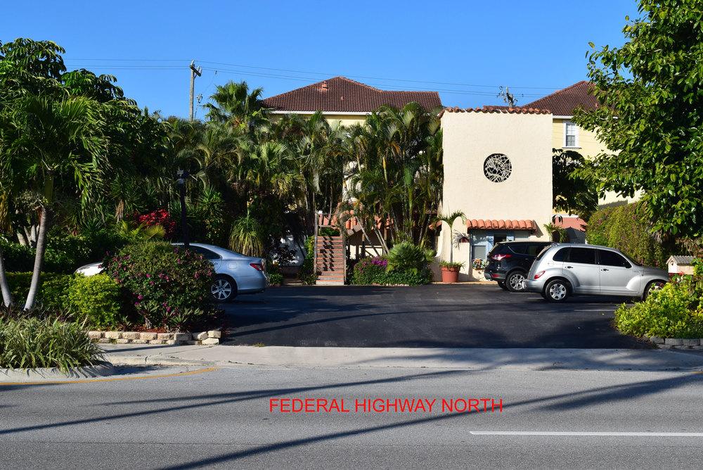 EXECUTIVE SUMMARY OFFERING SUMMARY Sale Price: $1,099,000 Lot Size: 0.18 Acres Zoning: CBD - Central Business District Market: Delray Beach Submarket: North Federal Corridor Price / SF: $138.