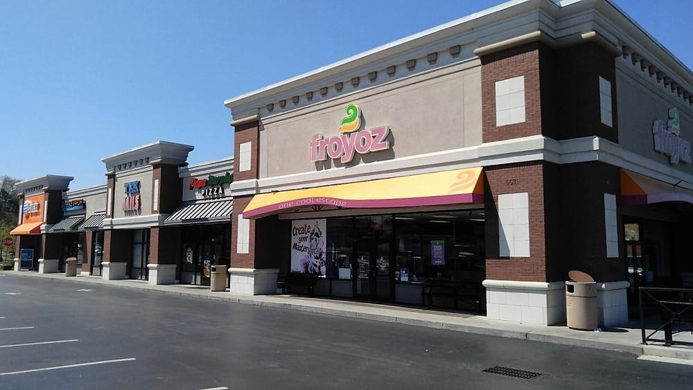 Retail Property AVAILABLE SF: LEASE RATE: LOT SIZE: BUILDING SIZE: GRADE LEVEL DOORS: DOCK HIGH DOORS: BUILDING CLASS: MARKET: SUB MARKET: CROSS STREETS: 1,600-1,800 SF $22.50-25.00 SF/yr (NNN) 3.