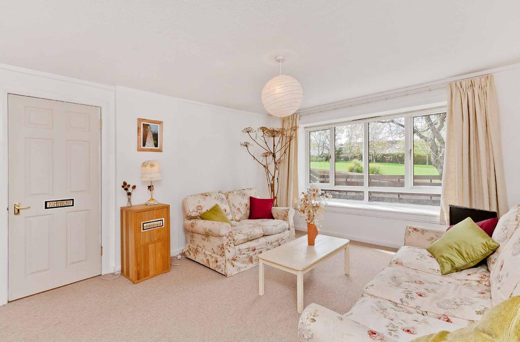 1 BA LCA R R E S COURT...Bright and airy living room, which also benefits from a westerly aspect.