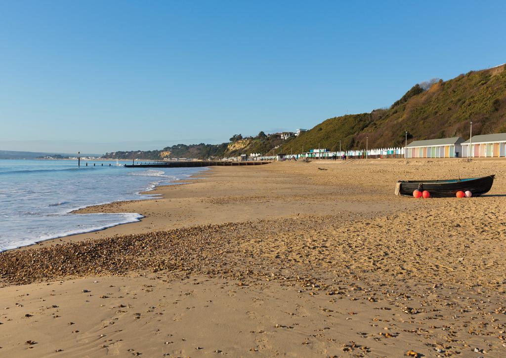 The apartments are walking distance from an abundance of coffee lounges, bars and restaurants as well as the parks, shops and theatres of Bournemouth.