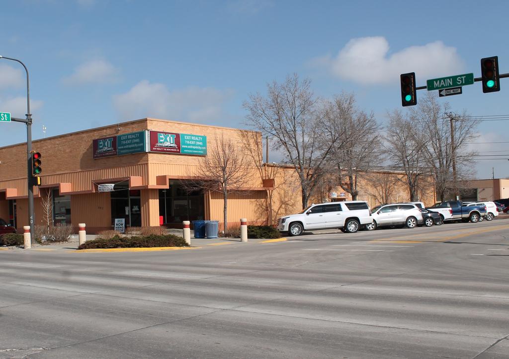 3RD & MAIN BUILDING FOR LEASE Updated November 2018 3 Available Office Suites from 650 SF to 1,217 SF 3,124 SF with Overhead Door 3rd & Main Leasing Information Highlights Convenient location on the
